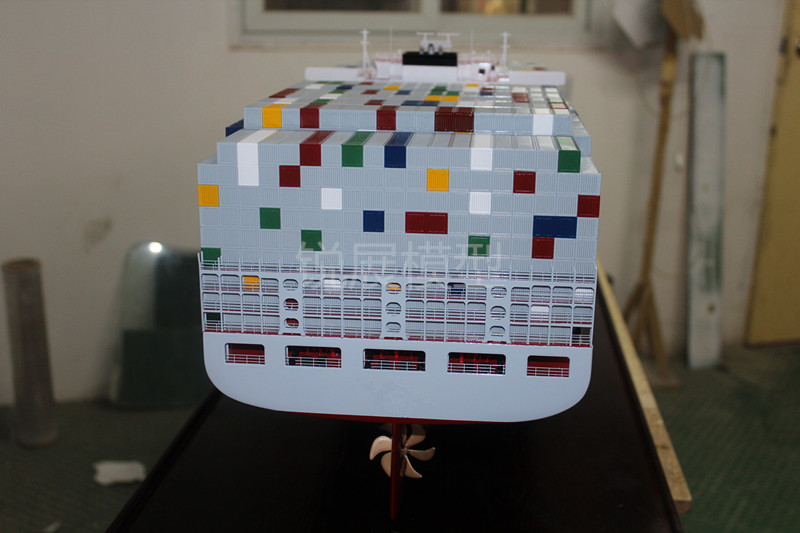 8800 TUE Container Ship Mockup